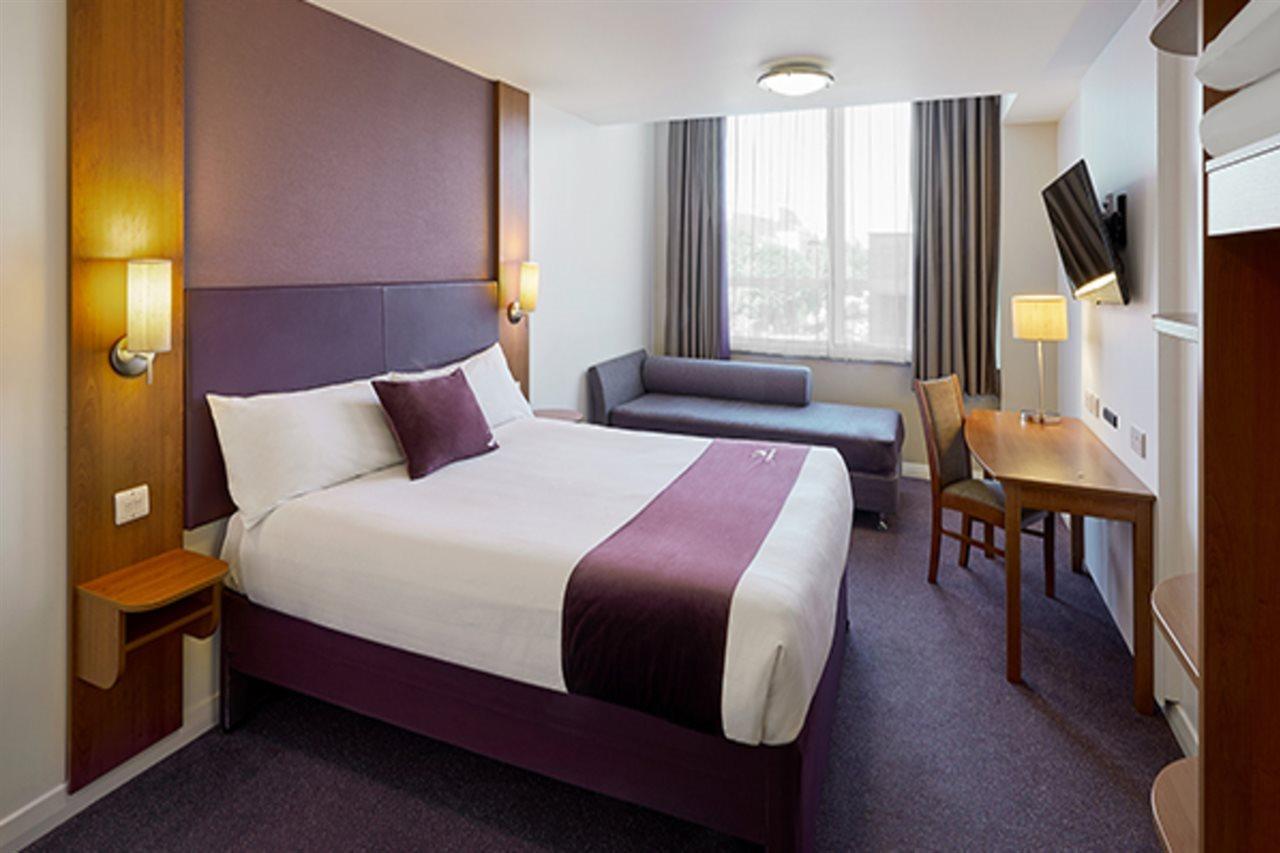 Premier Inn London Hampstead Exterior foto